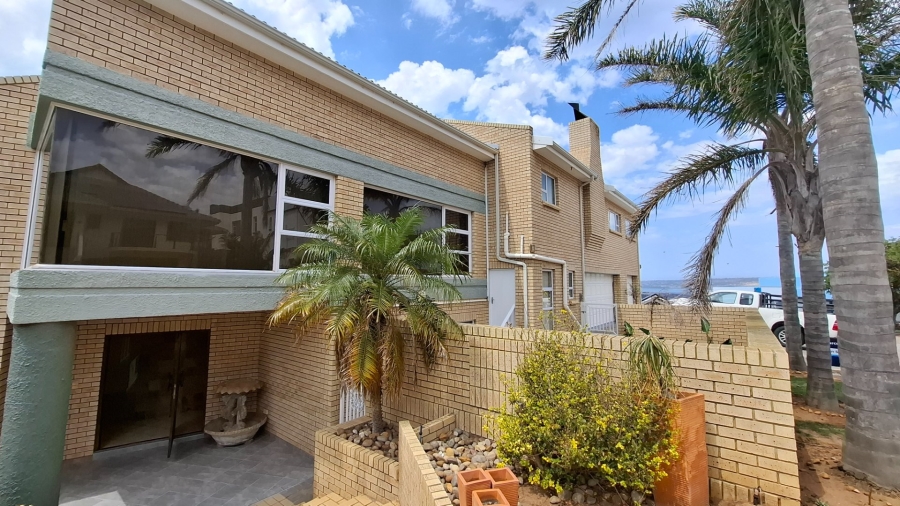 4 Bedroom Property for Sale in Menkenkop Western Cape